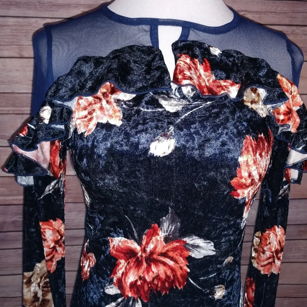 Navy Floral Dress - Picture 6 of 7
